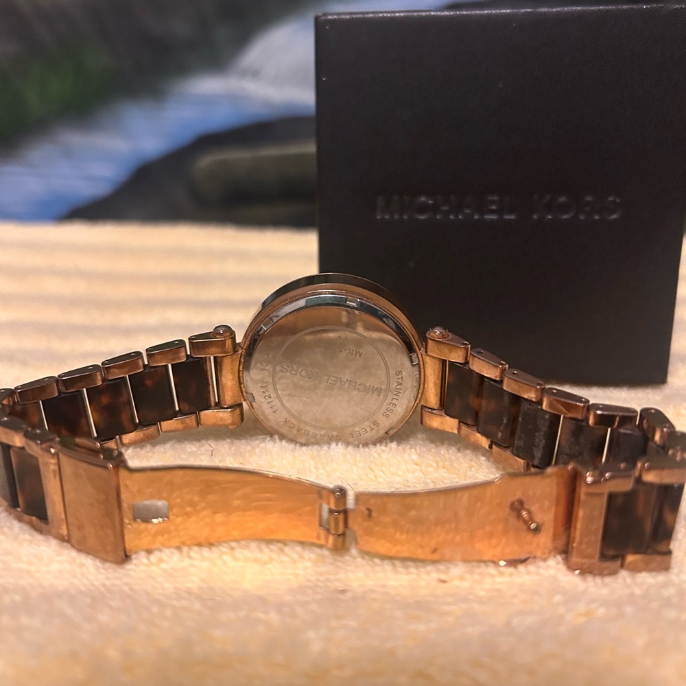Michael Kors Women’s Watch in Parker Rose and Tortoise Shell - Picture 7 of 7